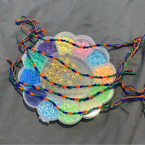 3 for 8$ 🪷 Multicolored Friendship Bracelet - Picture 4 of 5